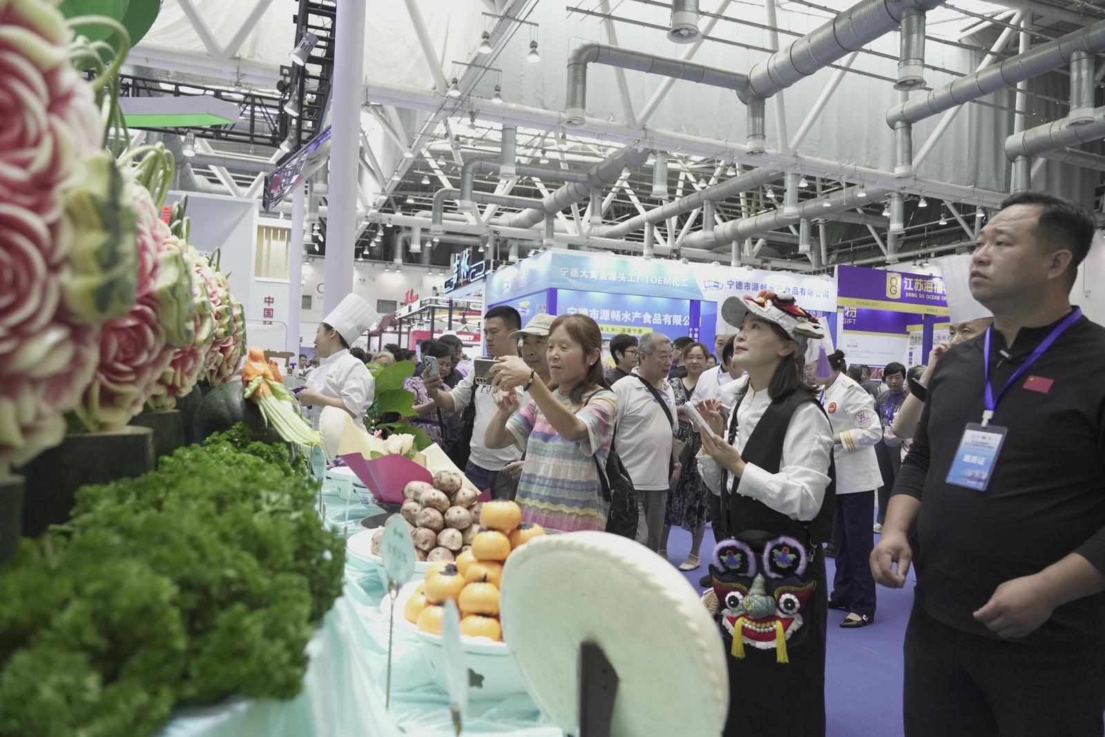 固原51家企业亮相苏州第34届中国厨师节 六盘山“清凉风”金色名片吹进了姑苏